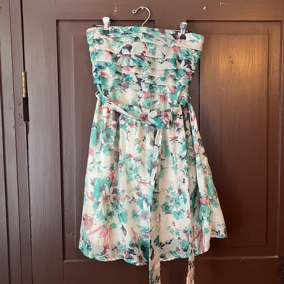 🌼3 for $20🌼 Strapless dress - Picture 1 of 4